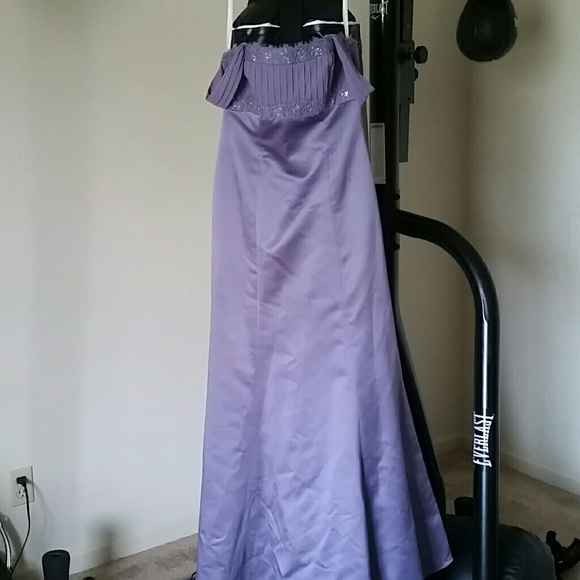 <<Gorgeous Lavender Dress>> - Picture 2 of 8